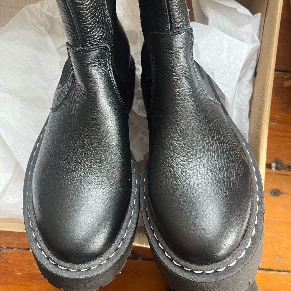 Steve Madden Leather Combat/Chelsea Boots - Picture 3 of 5